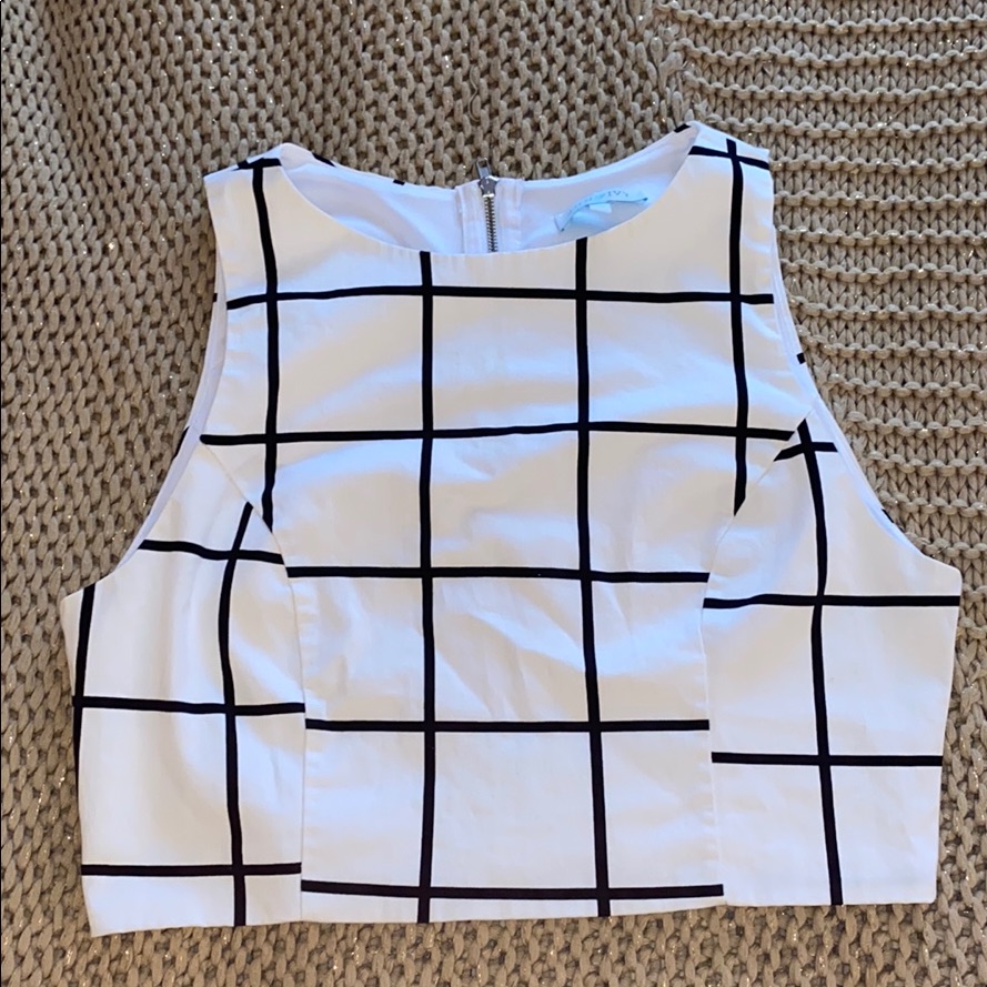 Cross Pattern Crop Top